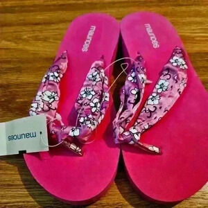 Maurices hot pink flower print sandals. Size small 5-6